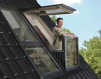 FAKRO balkondakraam: Een balkon in jouw kamer